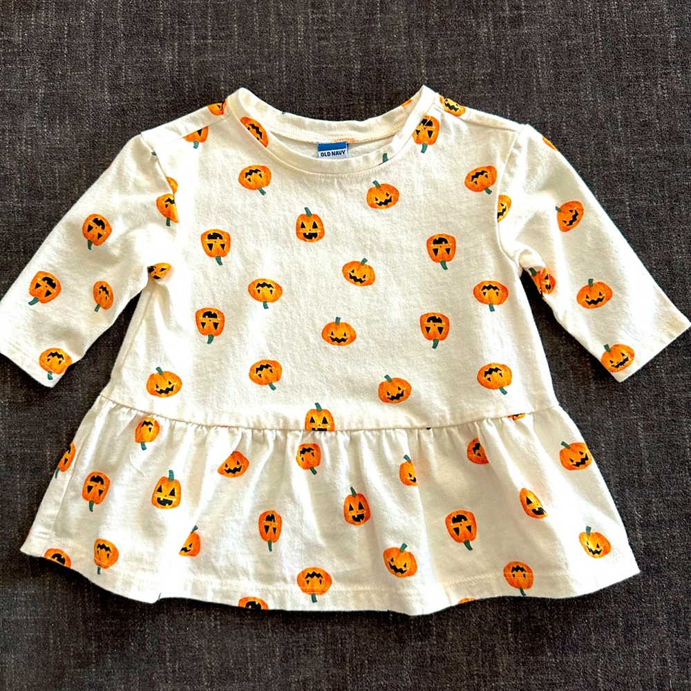 3-6 month Old Navy Pumpkin dress. Never worn